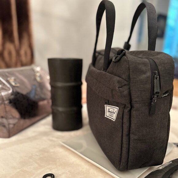 Herschel Crosshatch Messenger Bag - Picture 1 of 9